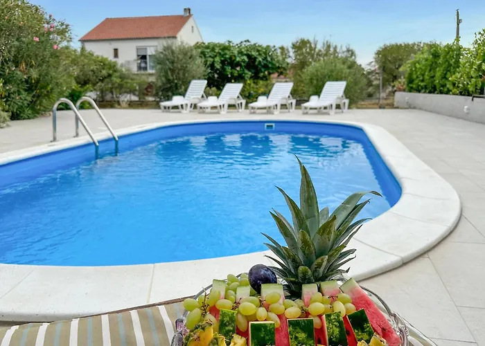 Dom wakacyjny 3 Bedroom Beautiful In