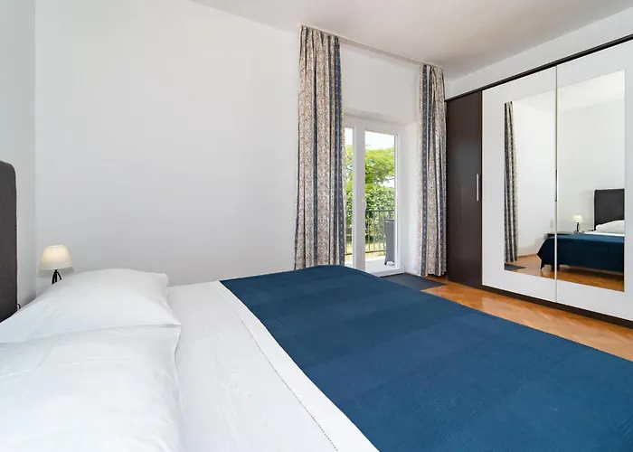 3 Bedroom Beautiful In Dom wakacyjny Debeljak