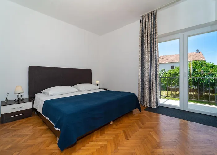 Дом отдыха 3 Bedroom Beautiful In Debeljak