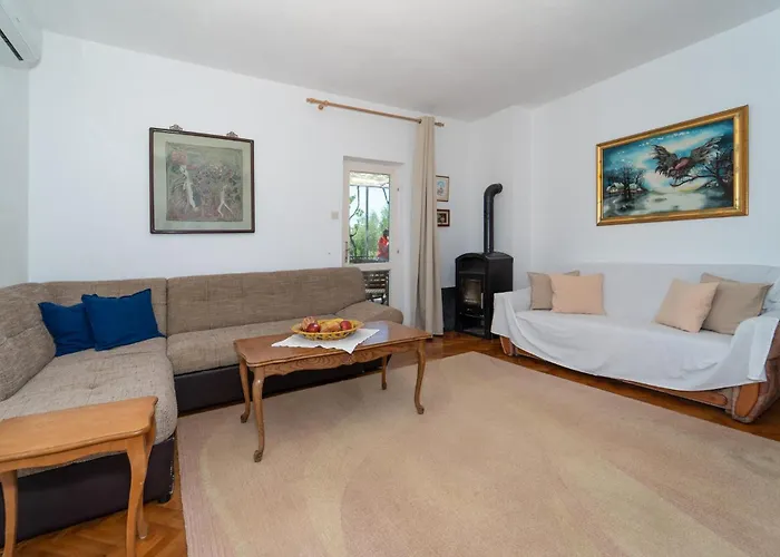 3 Bedroom Beautiful In Dom wakacyjny Debeljak