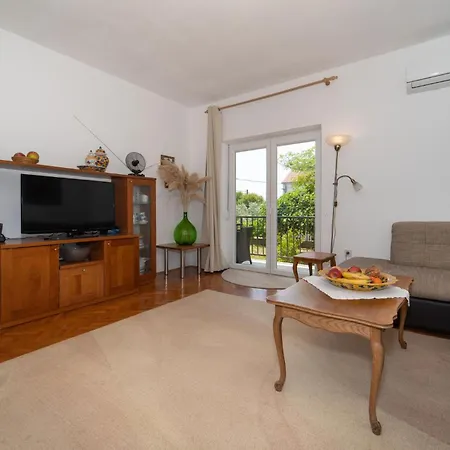 3 Bedroom Beautiful In Holiday home