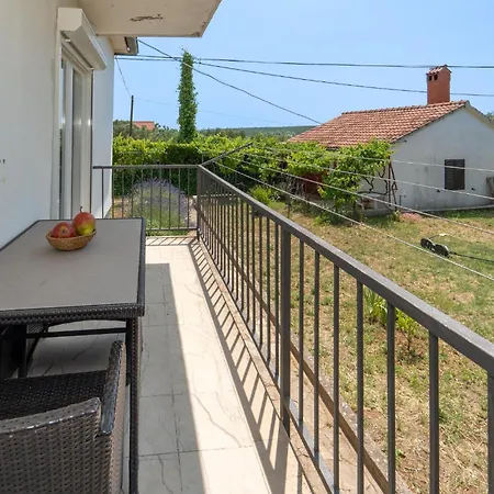 3 Bedroom Beautiful In Debeljak